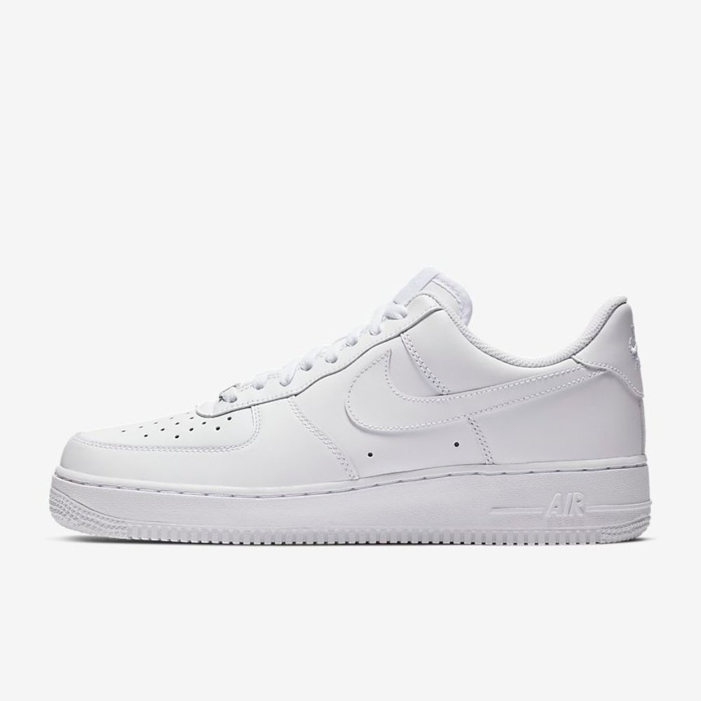 NIKE Air Force 1 '07 size 8 🐞